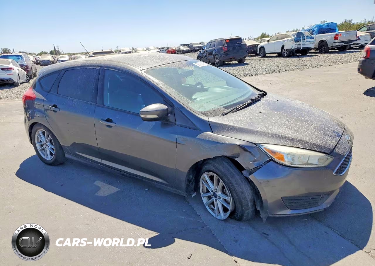2015 Ford Focus Se VIN:1FADP3K22FL294690 - 4