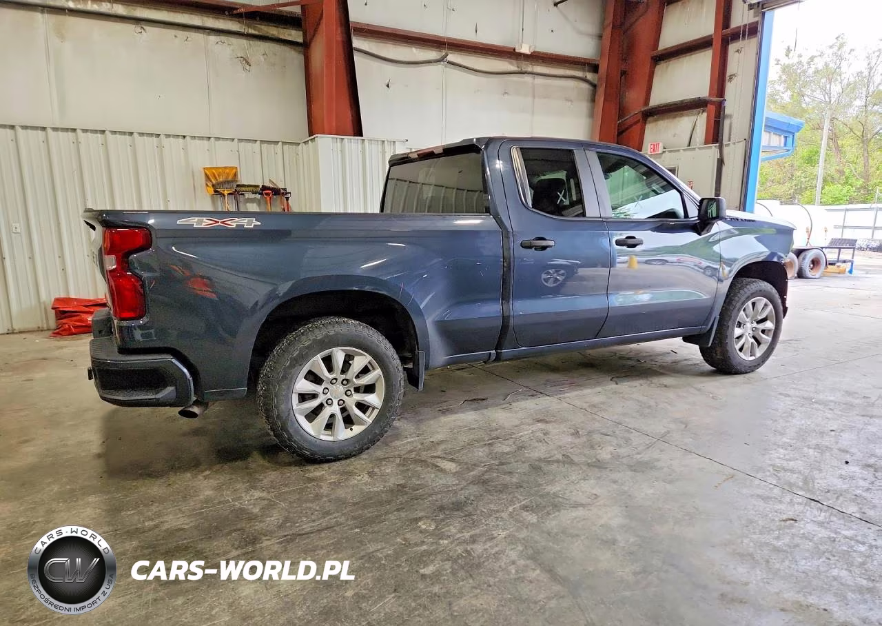 2021 Chevrolet Silverado K1500 Custom VIN:1GCRYBEK2MZ369126 - 3