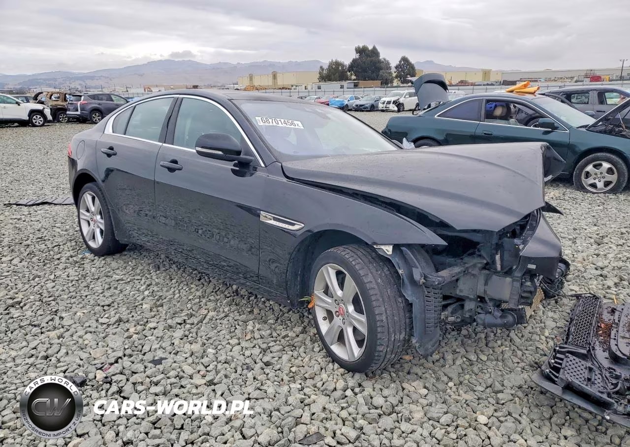 2017 Jaguar Xe Prestige VIN:SAJAE4BG5HA961921 - 4