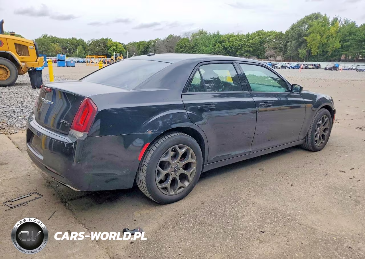 2015 Chrysler 300 S VIN:2C3CCAGG1FH781780 - 3
