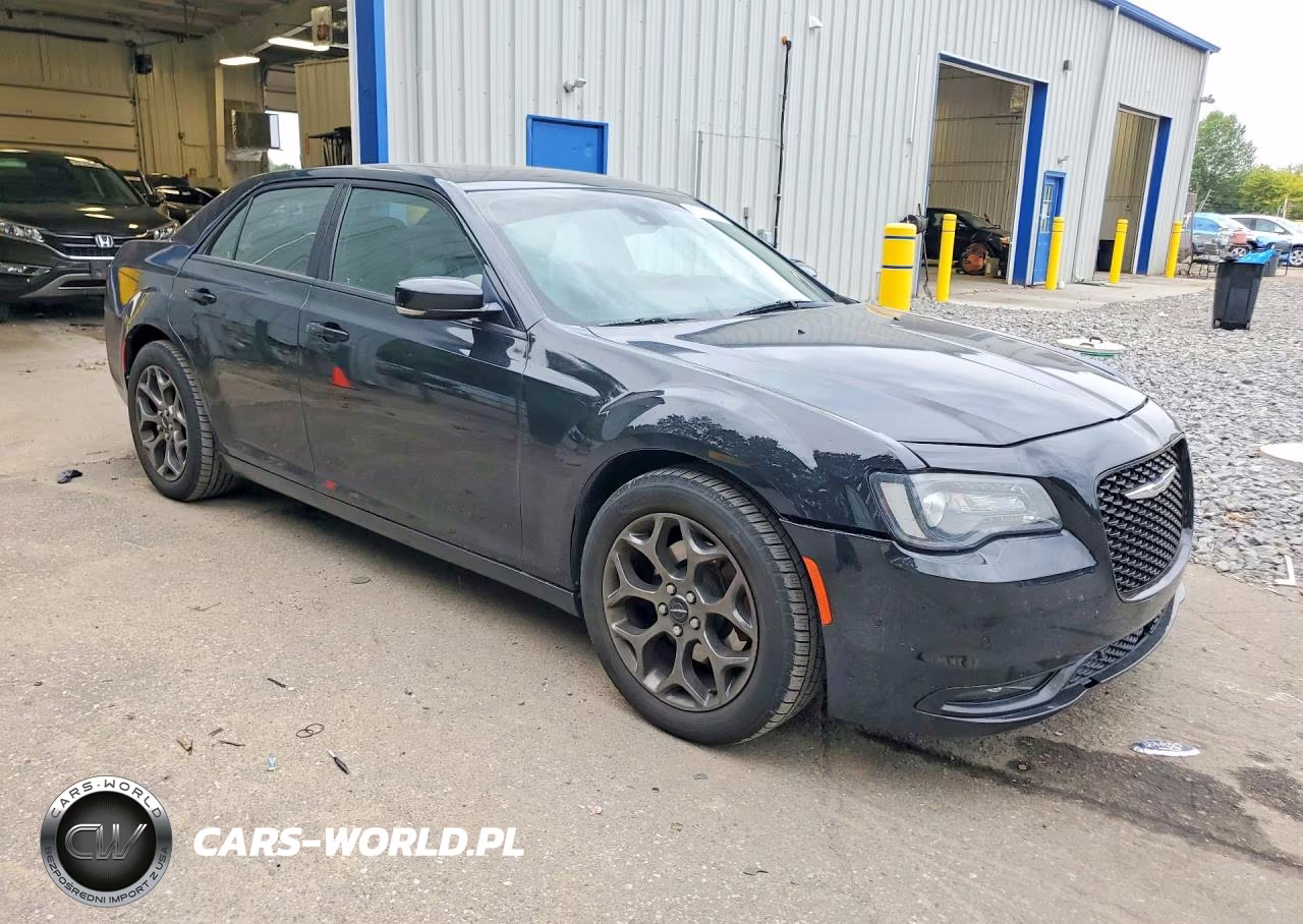 2015 Chrysler 300 S VIN:2C3CCAGG1FH781780 - 4