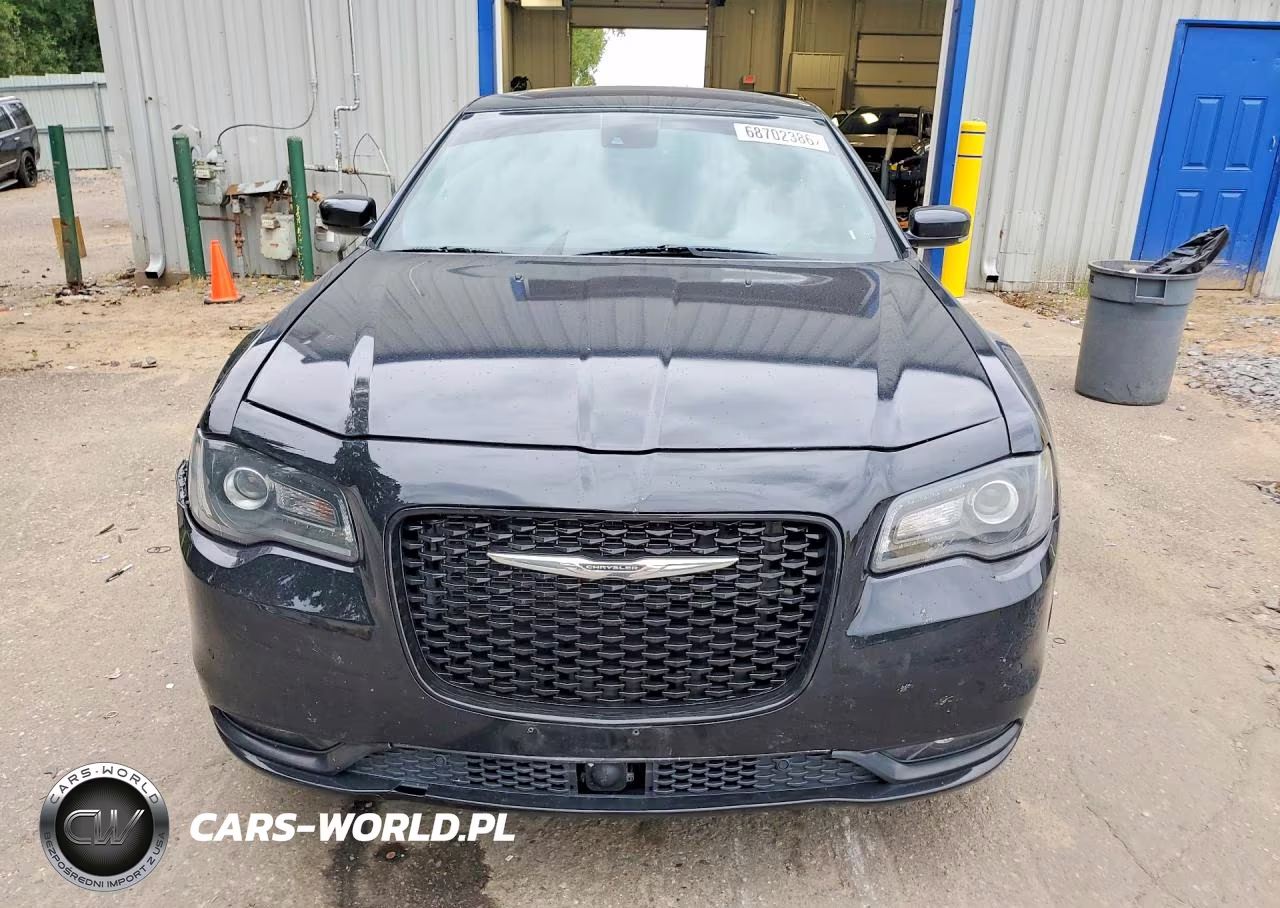 2015 Chrysler 300 S VIN:2C3CCAGG1FH781780 - 5