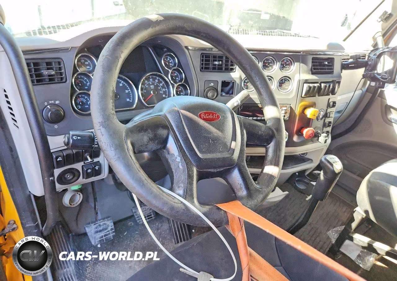 2013 Peterbilt 579 - Semi Truck VIN:1XPBDP9XXKD495761 - 8