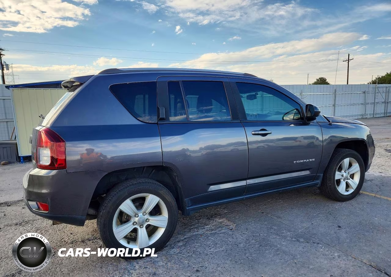2016 Jeep Compass Latitude VIN:1C4NJDEB9GD542155 - 3