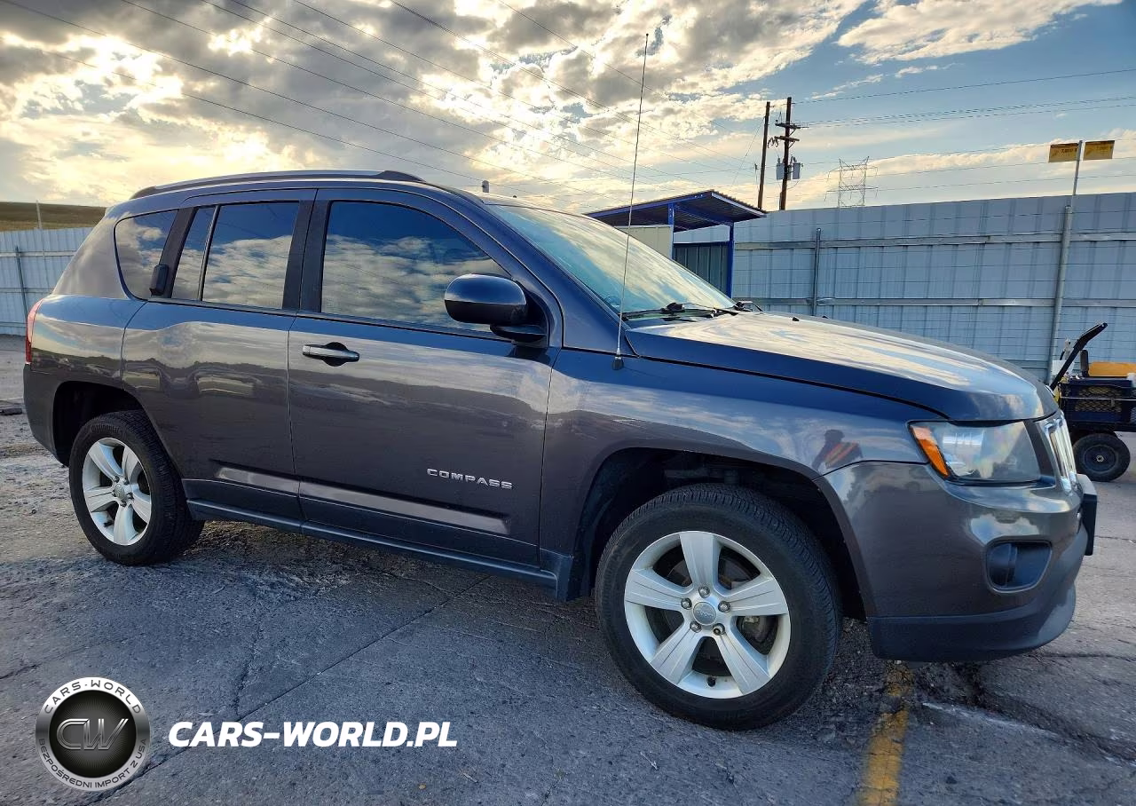 2016 Jeep Compass Latitude VIN:1C4NJDEB9GD542155 - 4