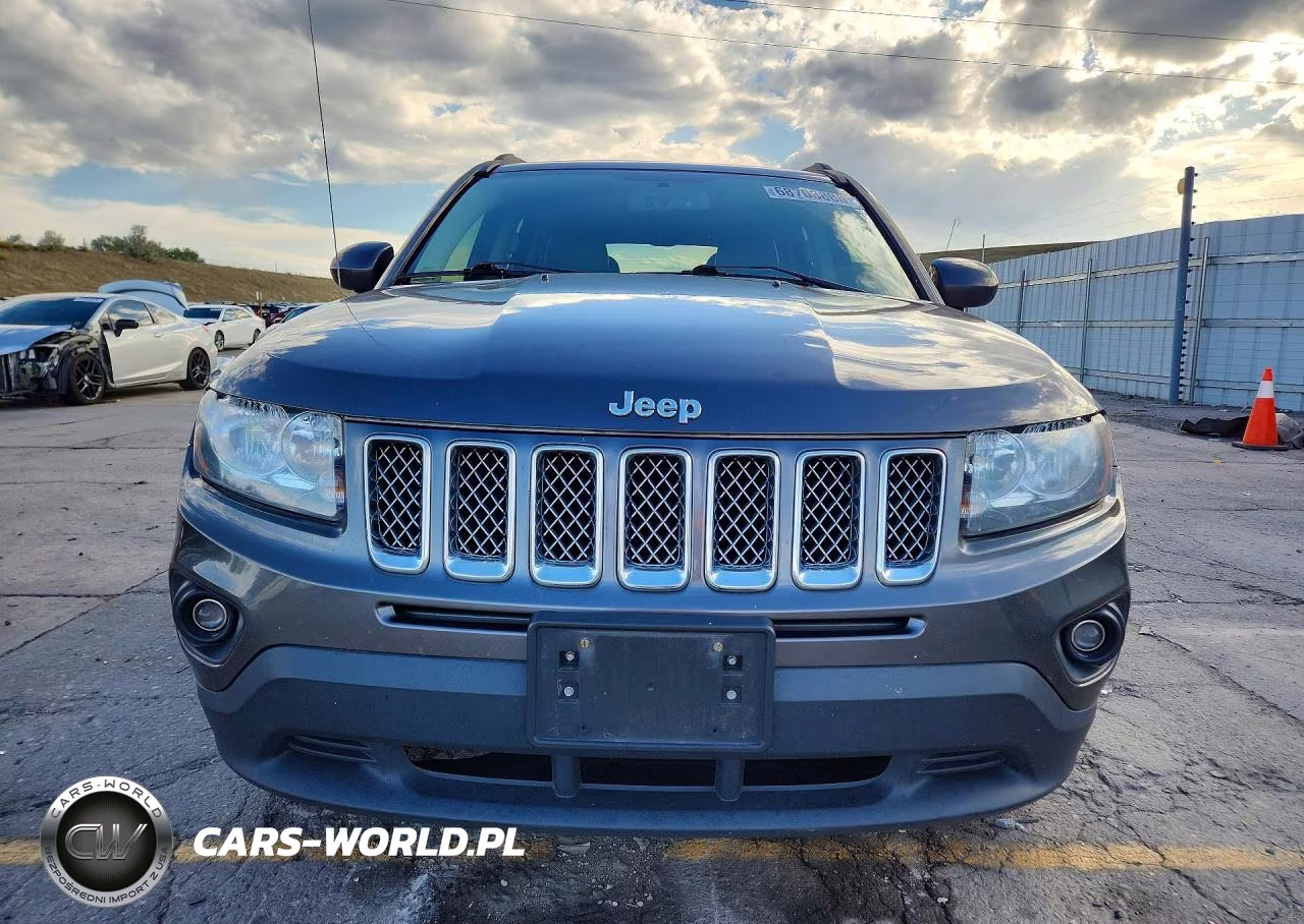 2016 Jeep Compass Latitude VIN:1C4NJDEB9GD542155 - 5