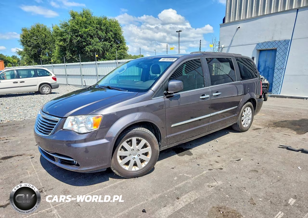 2015 Chrysler Town & Country Touring – zdjęcie 1 z 13