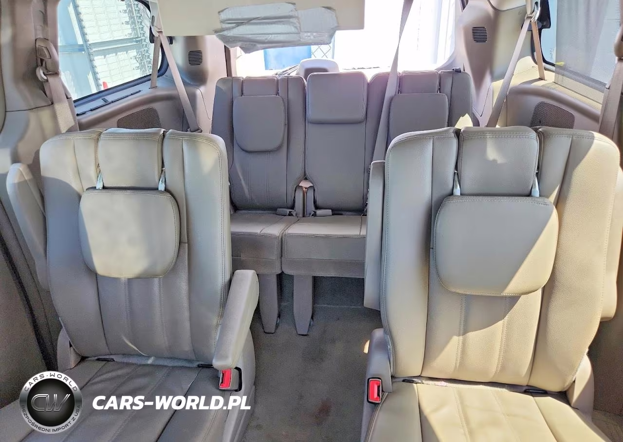 2015 Chrysler Town & Country Touring VIN:2C4RC1BG1FR596085 - 10