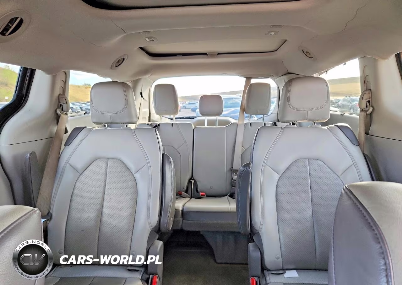 2019 Chrysler Pacifica Touring L Plus VIN:2C4RC1EG2KR506397 - 10