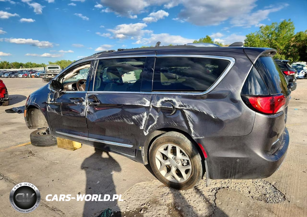2019 Chrysler Pacifica Touring L Plus VIN:2C4RC1EG2KR506397 - 2