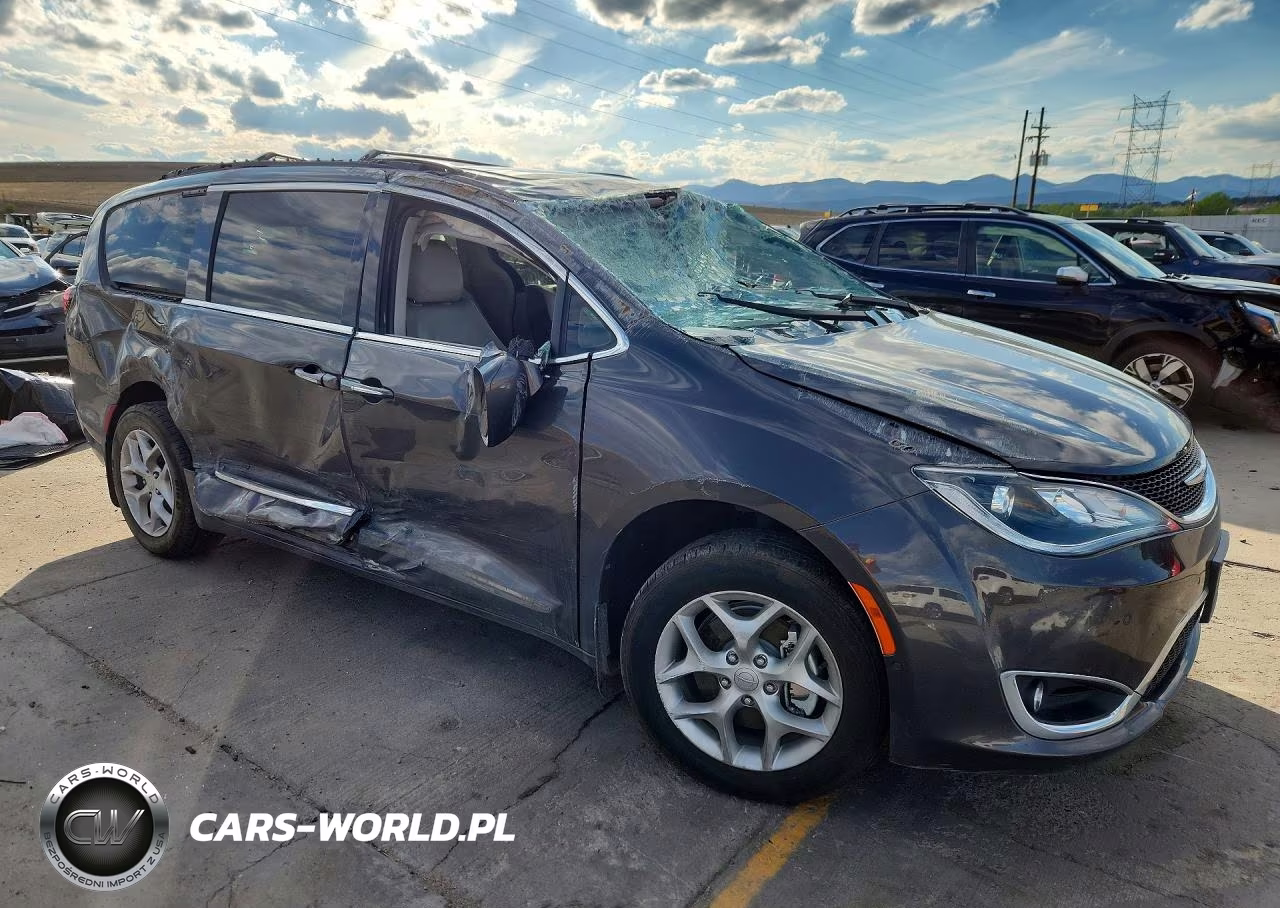 2019 Chrysler Pacifica Touring L Plus VIN:2C4RC1EG2KR506397 - 4