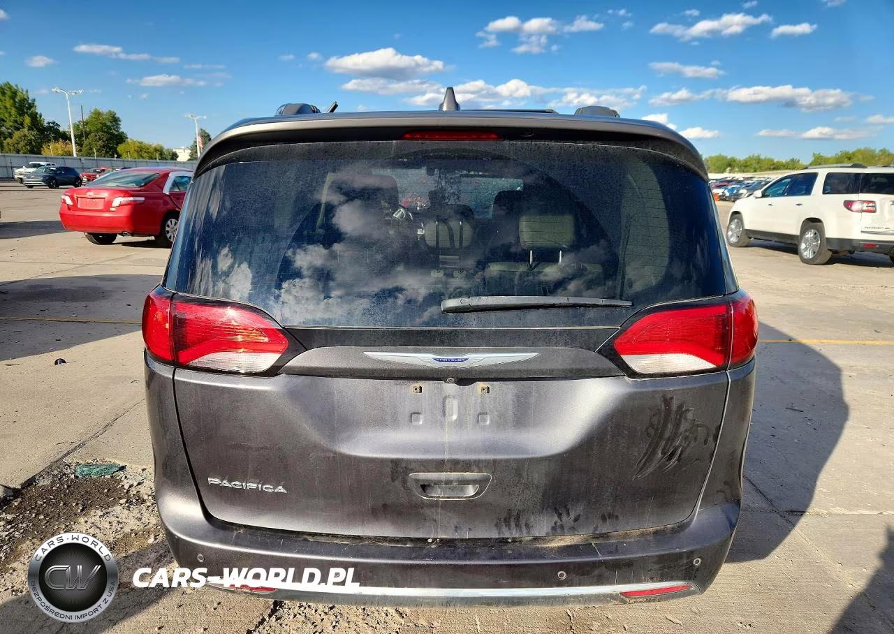 2019 Chrysler Pacifica Touring L Plus VIN:2C4RC1EG2KR506397 - 6