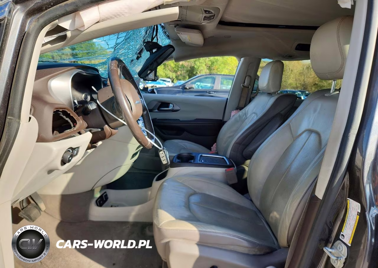 2019 Chrysler Pacifica Touring L Plus VIN:2C4RC1EG2KR506397 - 7