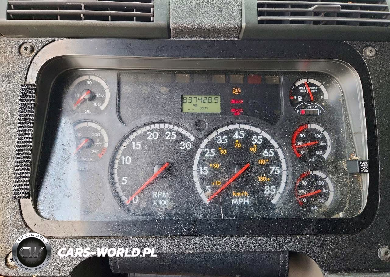 2014 Freightliner Cascadia 113 VIN:1FUJGHDV0ELFX5379 - 9