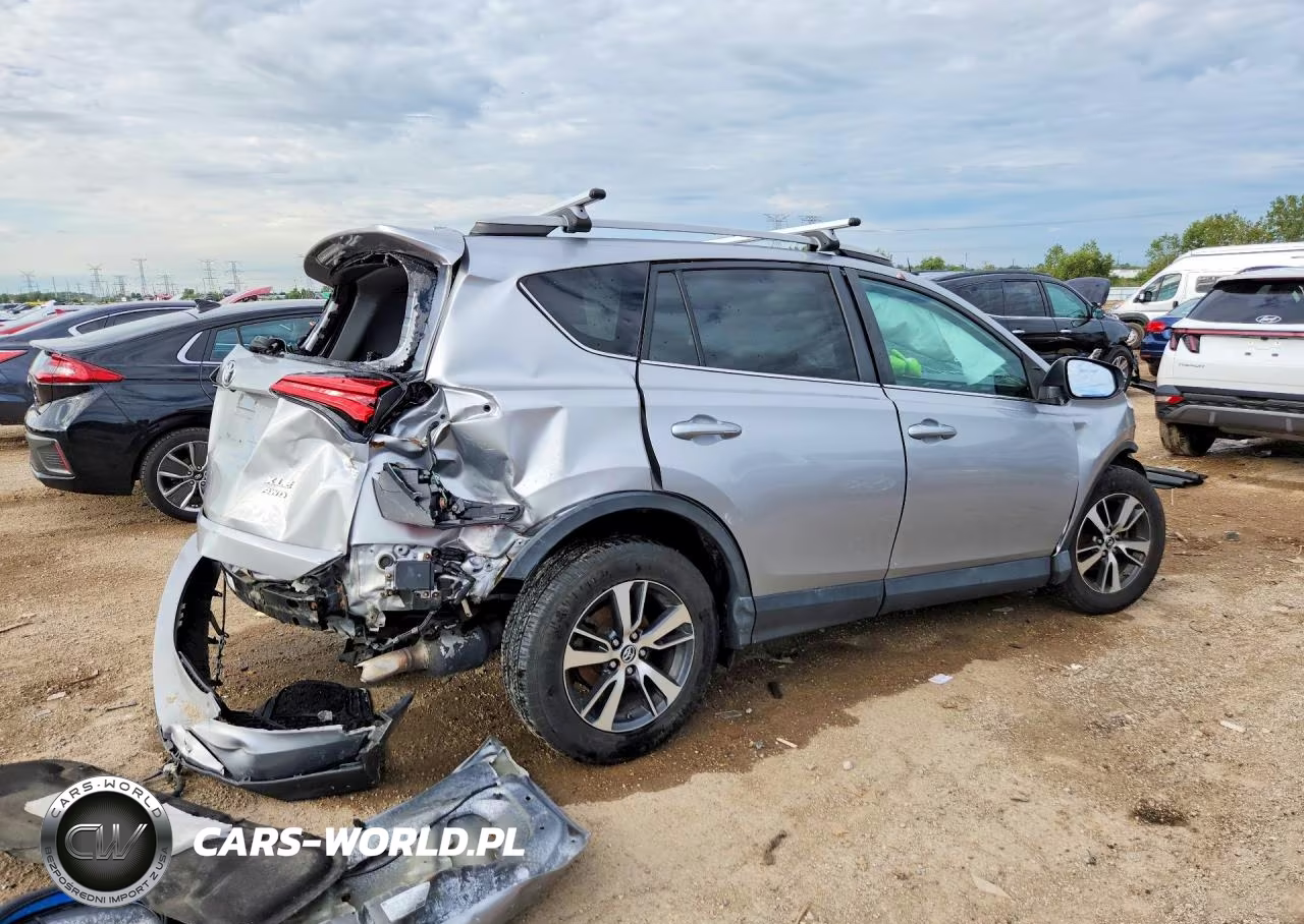 2018 Toyota Rav4 Xle VIN:2T3RFREV1JW739650 - 3
