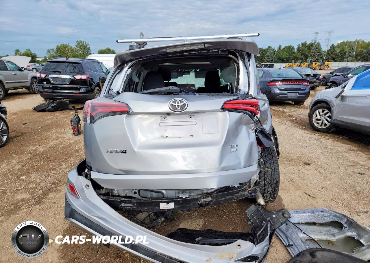 2018 Toyota Rav4 Xle VIN:2T3RFREV1JW739650 - 6
