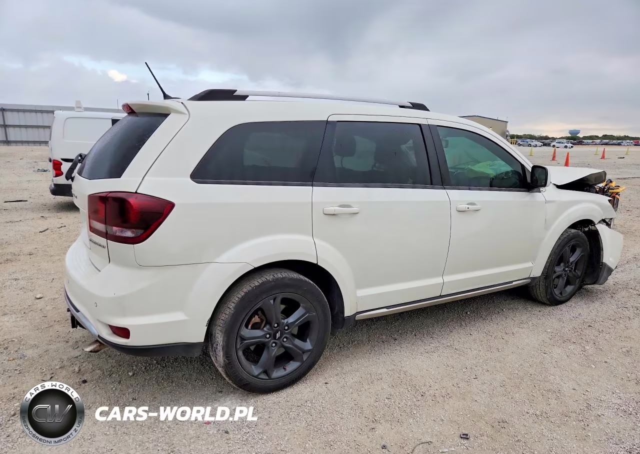 2018 Dodge Journey Crossroad VIN:3C4PDCGB7JT269242 - 3