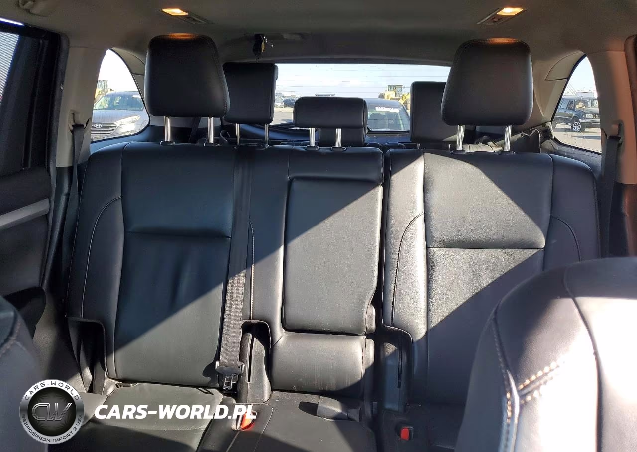 2019 Toyota Highlander Xle VIN:5TDJZRFH8KS724692 - 10