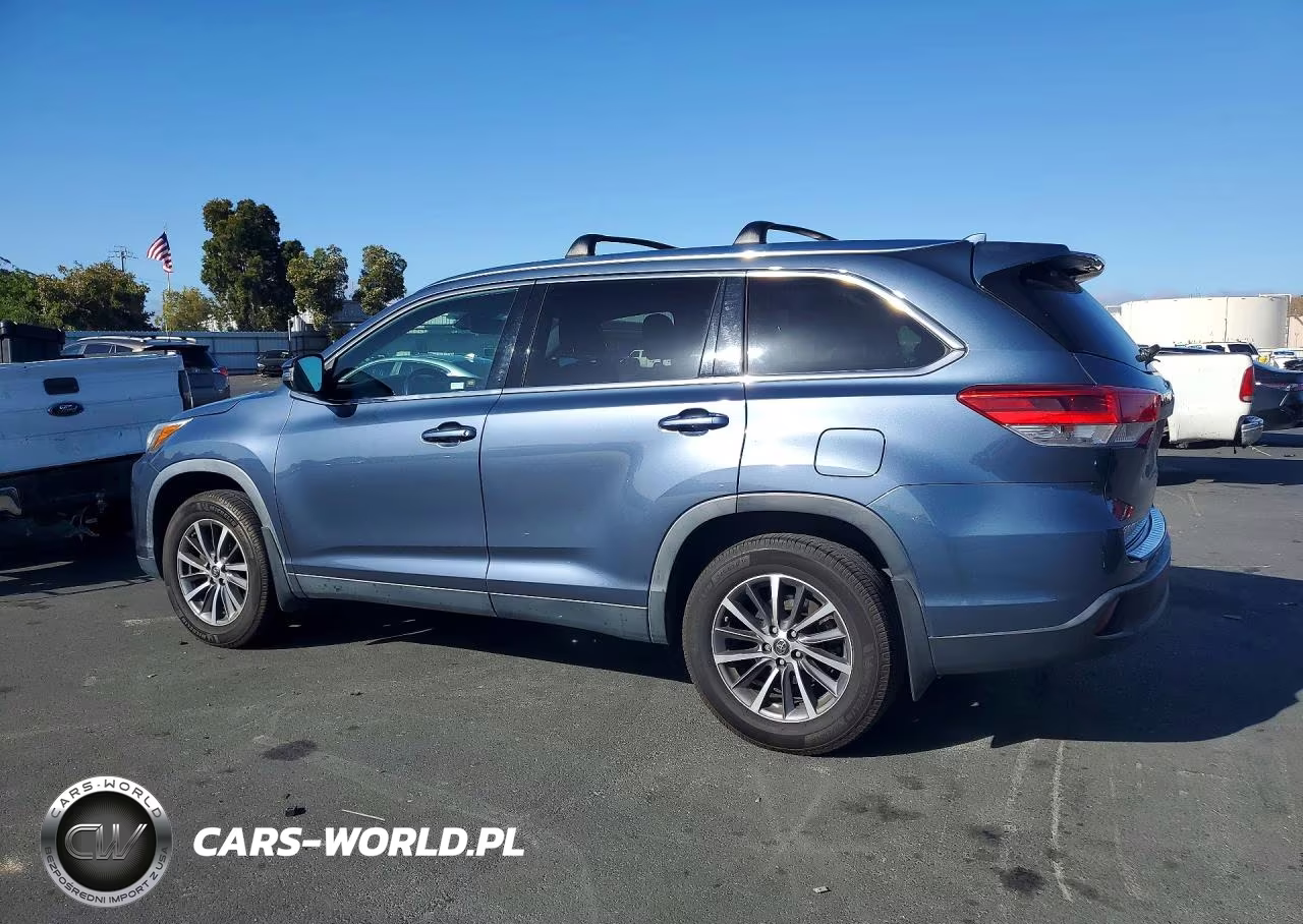 2019 Toyota Highlander Xle VIN:5TDJZRFH8KS724692 - 2