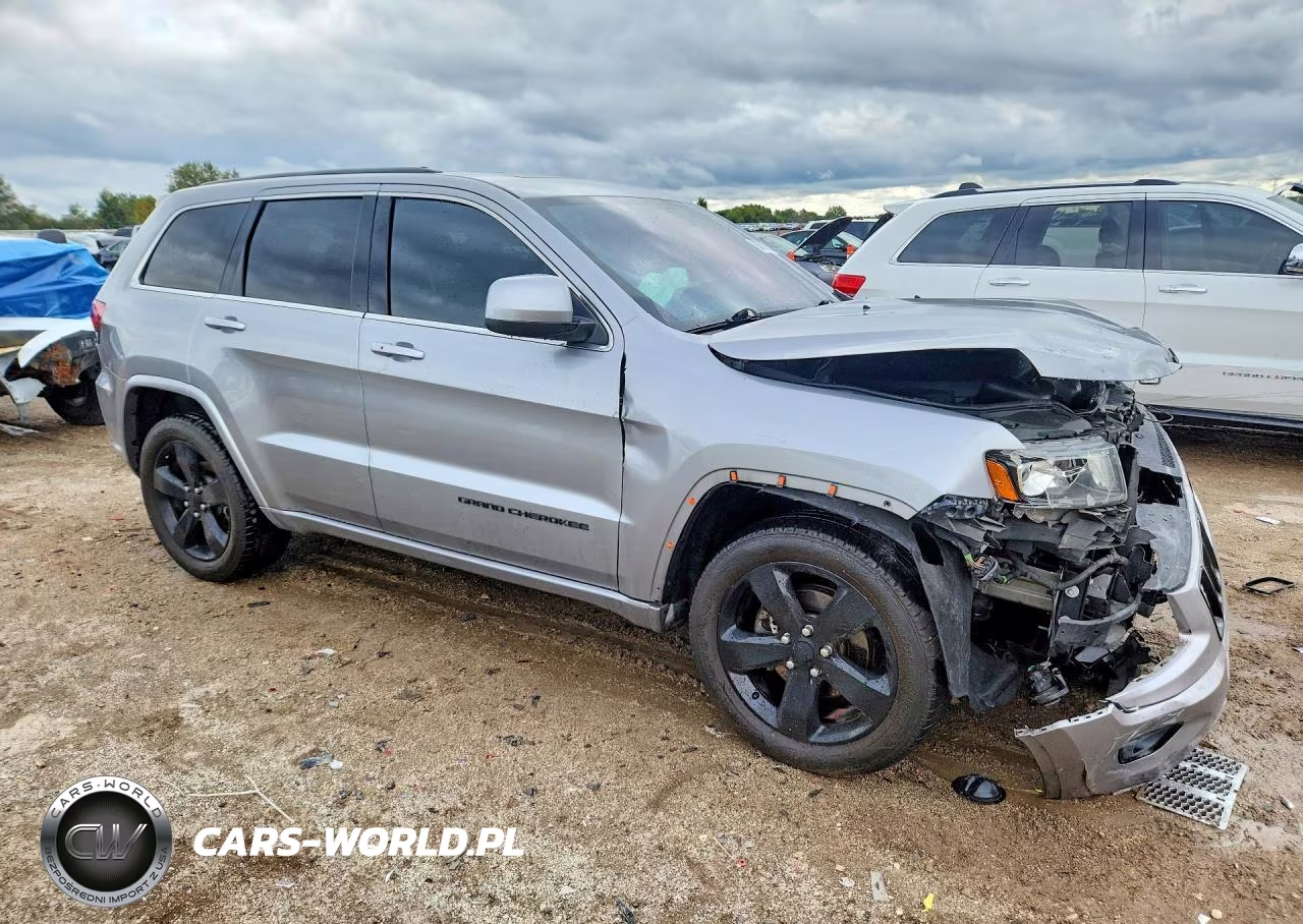 2015 Jeep Grand Cherokee Laredo VIN:1C4RJEAG3FC175041 - 4