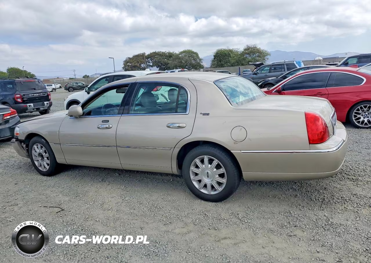 2009 Lincoln Town Car Signature Limited VIN:2LNHM82V89X628798 - 2