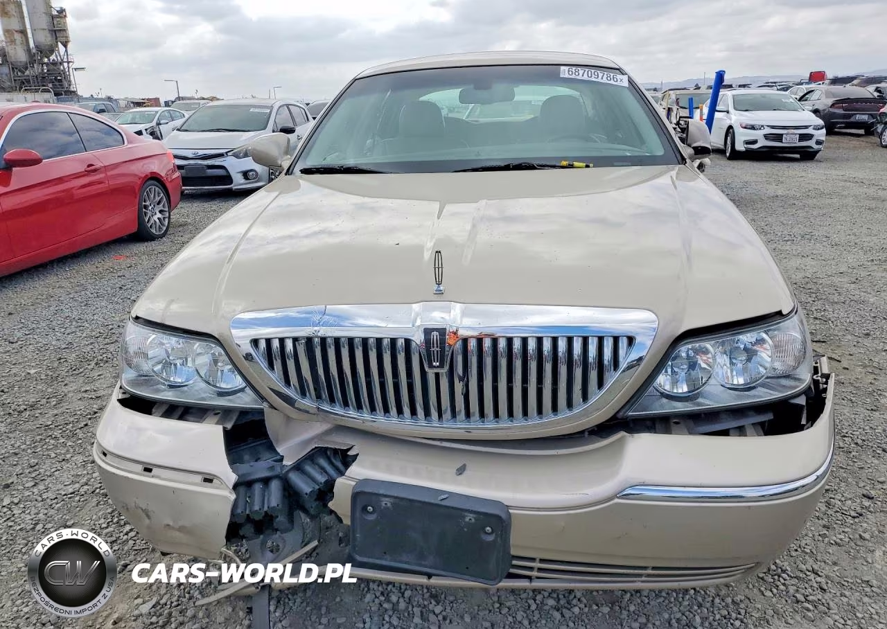 2009 Lincoln Town Car Signature Limited VIN:2LNHM82V89X628798 - 5