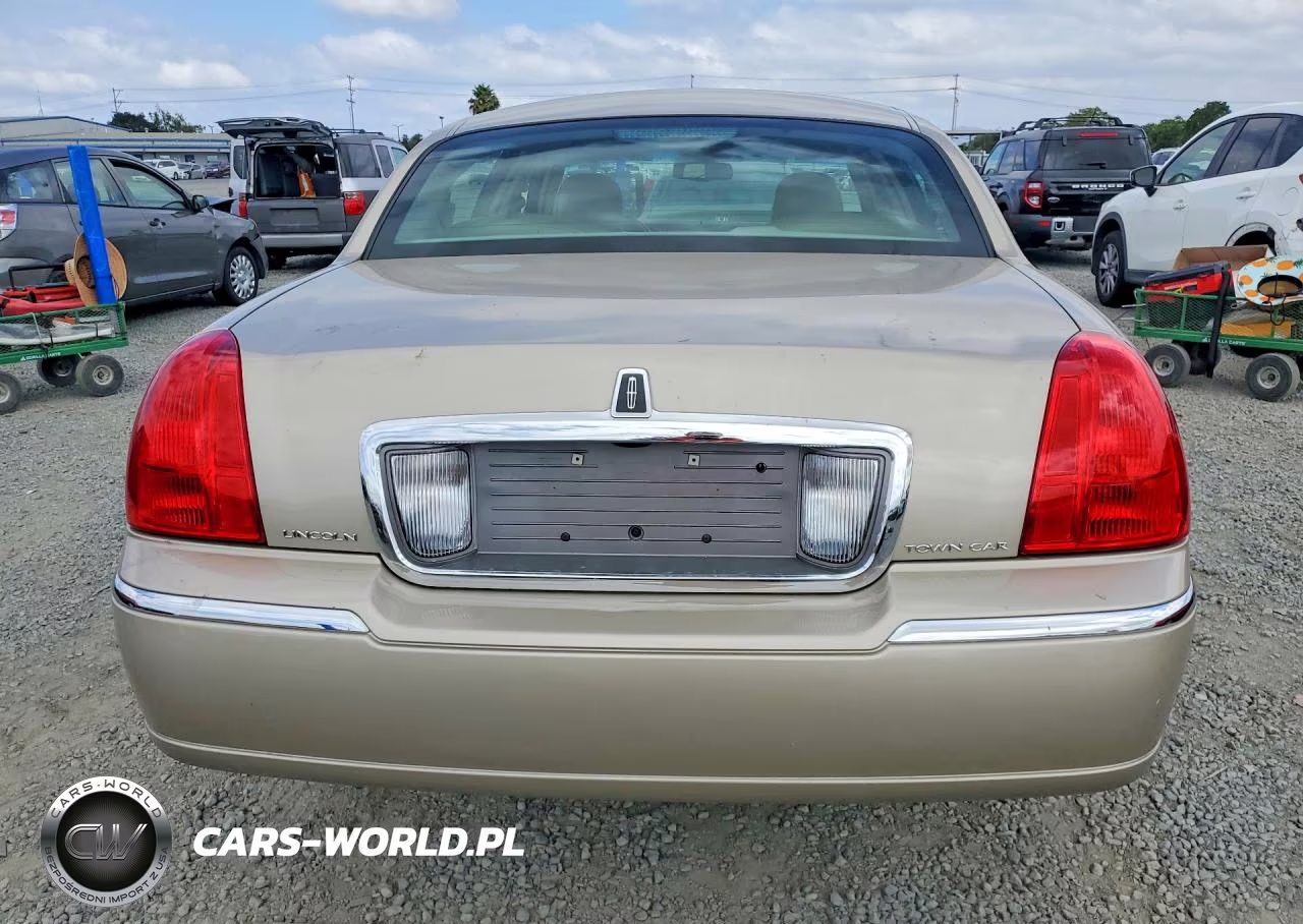 2009 Lincoln Town Car Signature Limited VIN:2LNHM82V89X628798 - 6