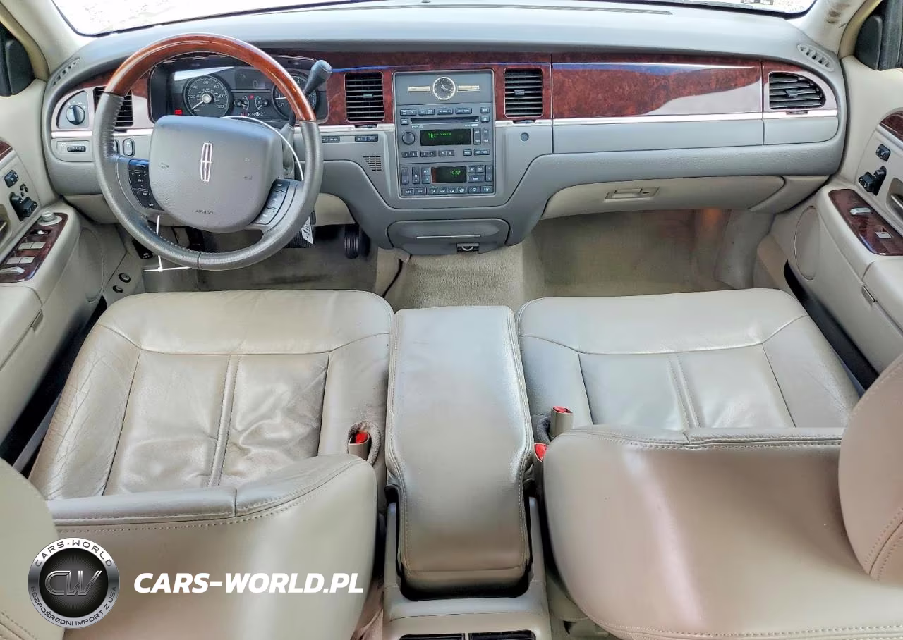 2009 Lincoln Town Car Signature Limited VIN:2LNHM82V89X628798 - 8