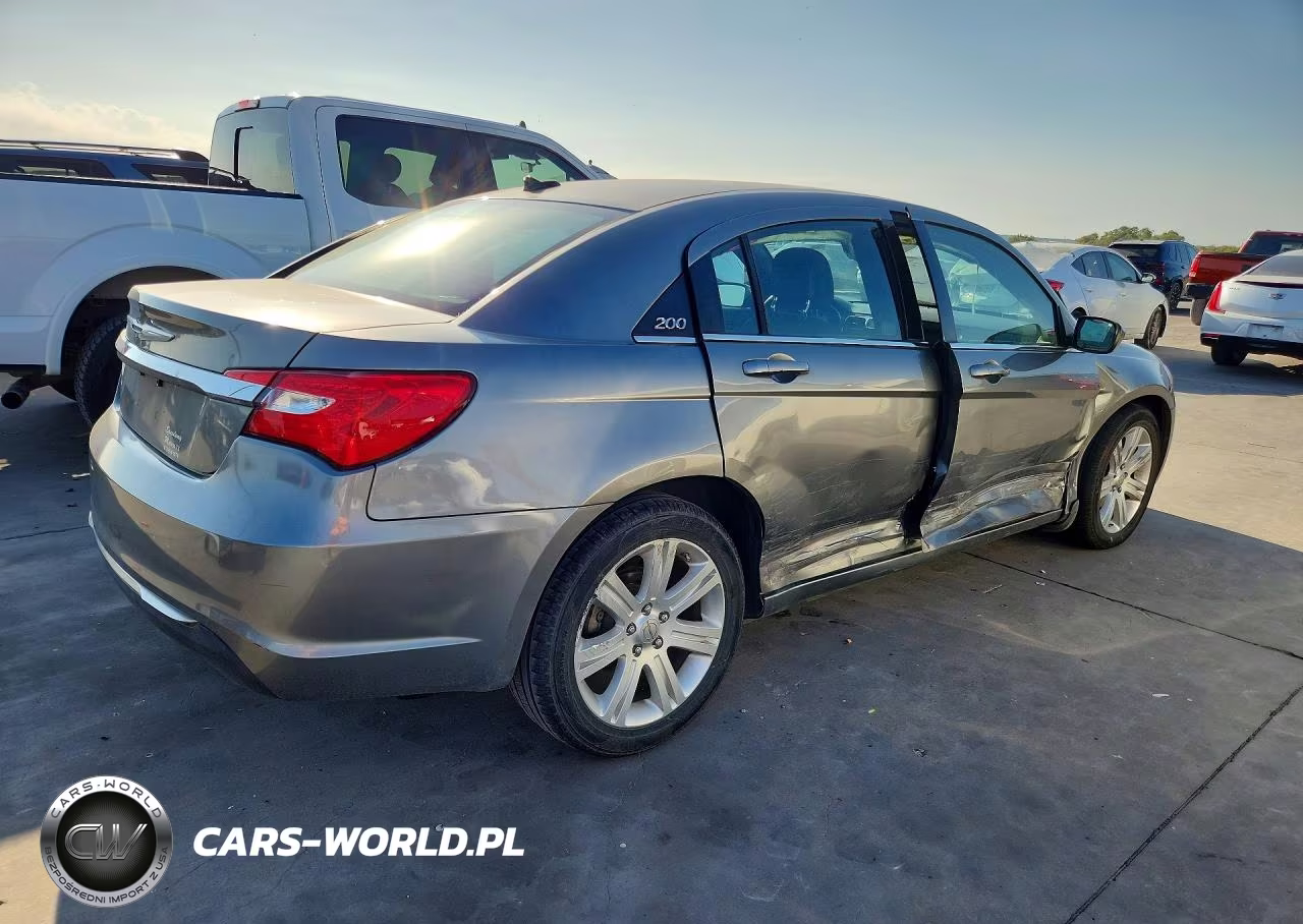 2013 Chrysler 200 Touring VIN:1C3CCBBBXDN525112 - 3