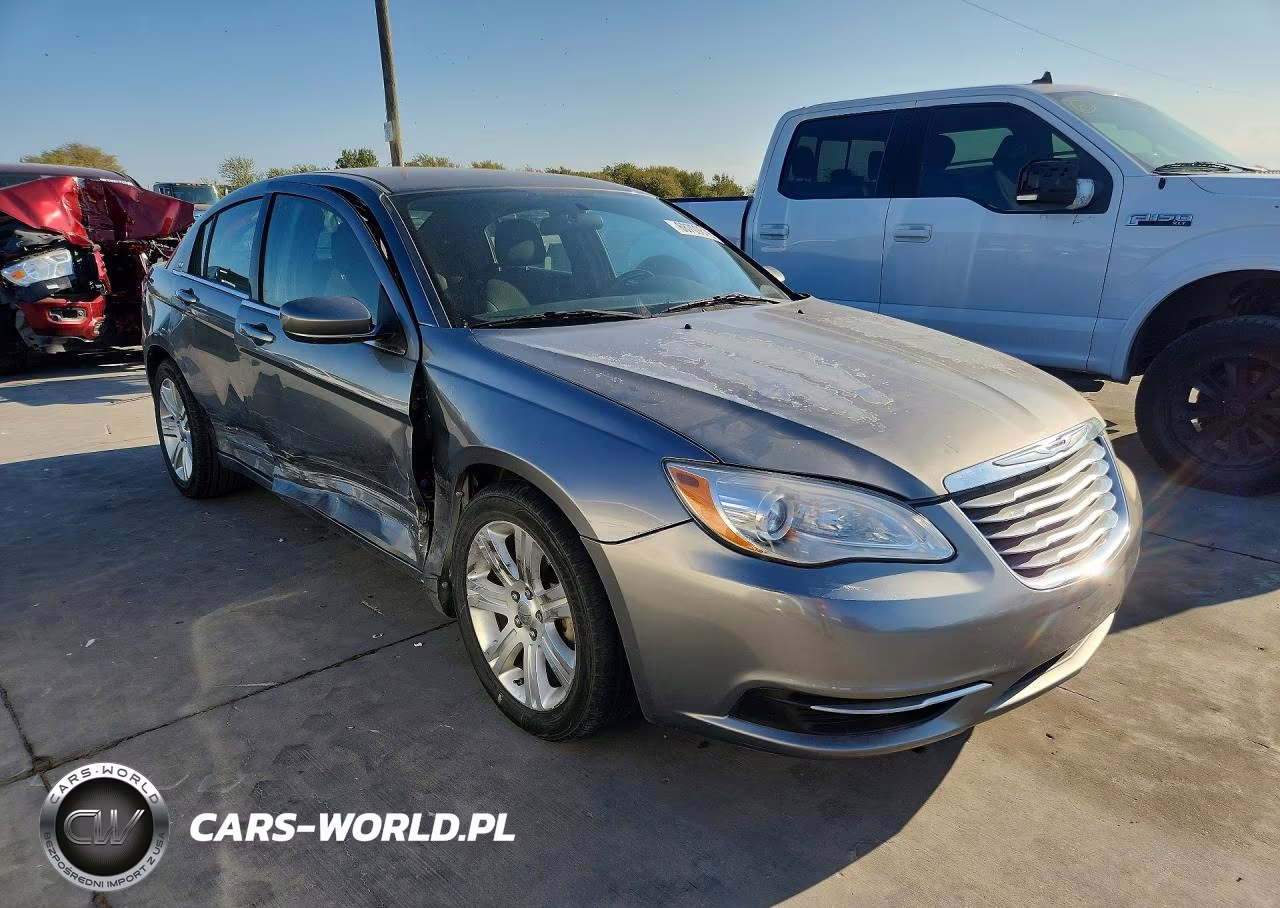 2013 Chrysler 200 Touring VIN:1C3CCBBBXDN525112 - 4