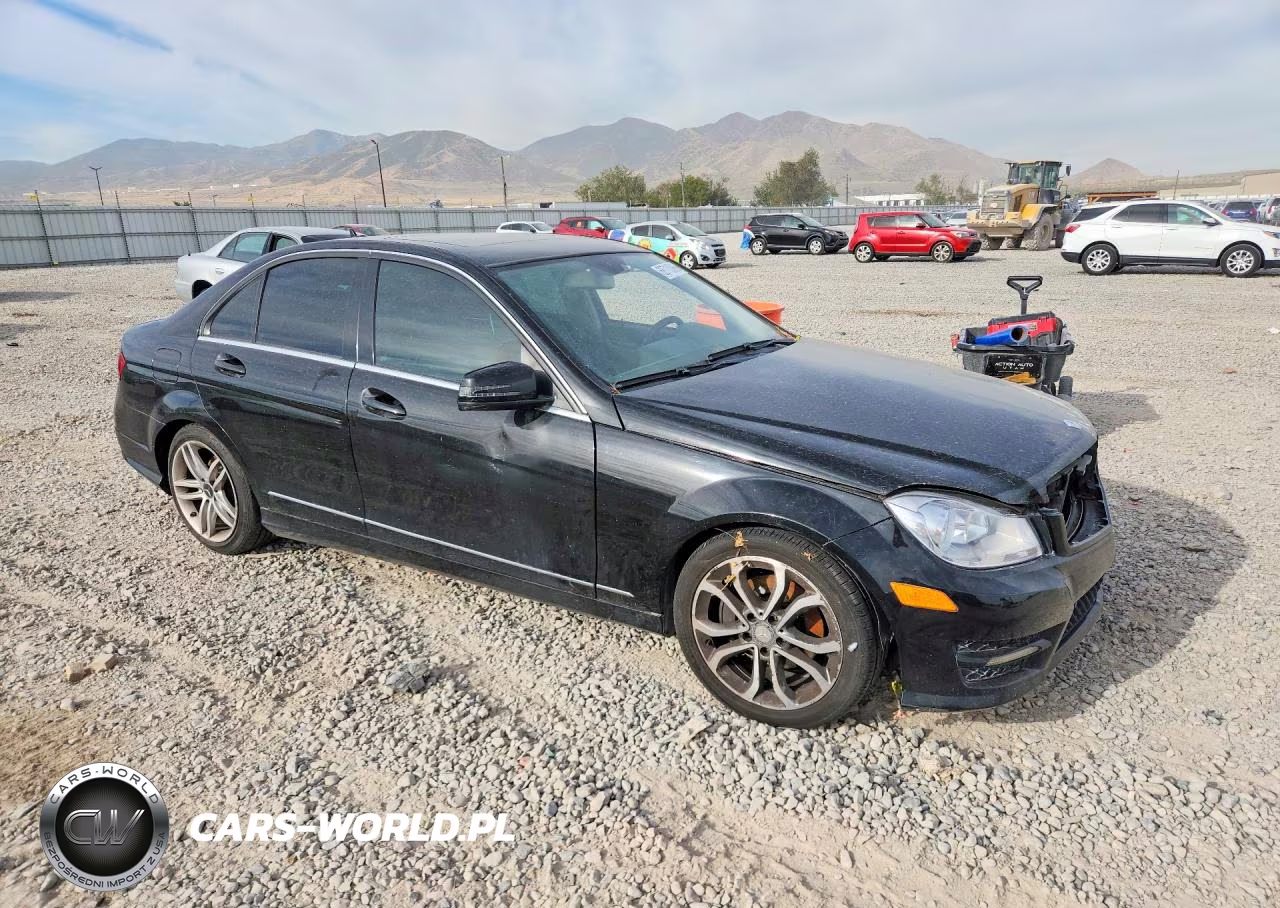 2012 Mercedes-Benz C 300 4Matic VIN:WDDGF8BB1CR239525 - 4