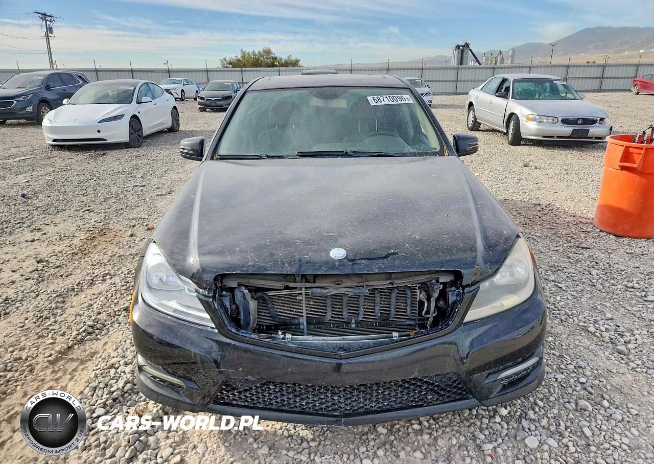 2012 Mercedes-Benz C 300 4Matic VIN:WDDGF8BB1CR239525 - 5