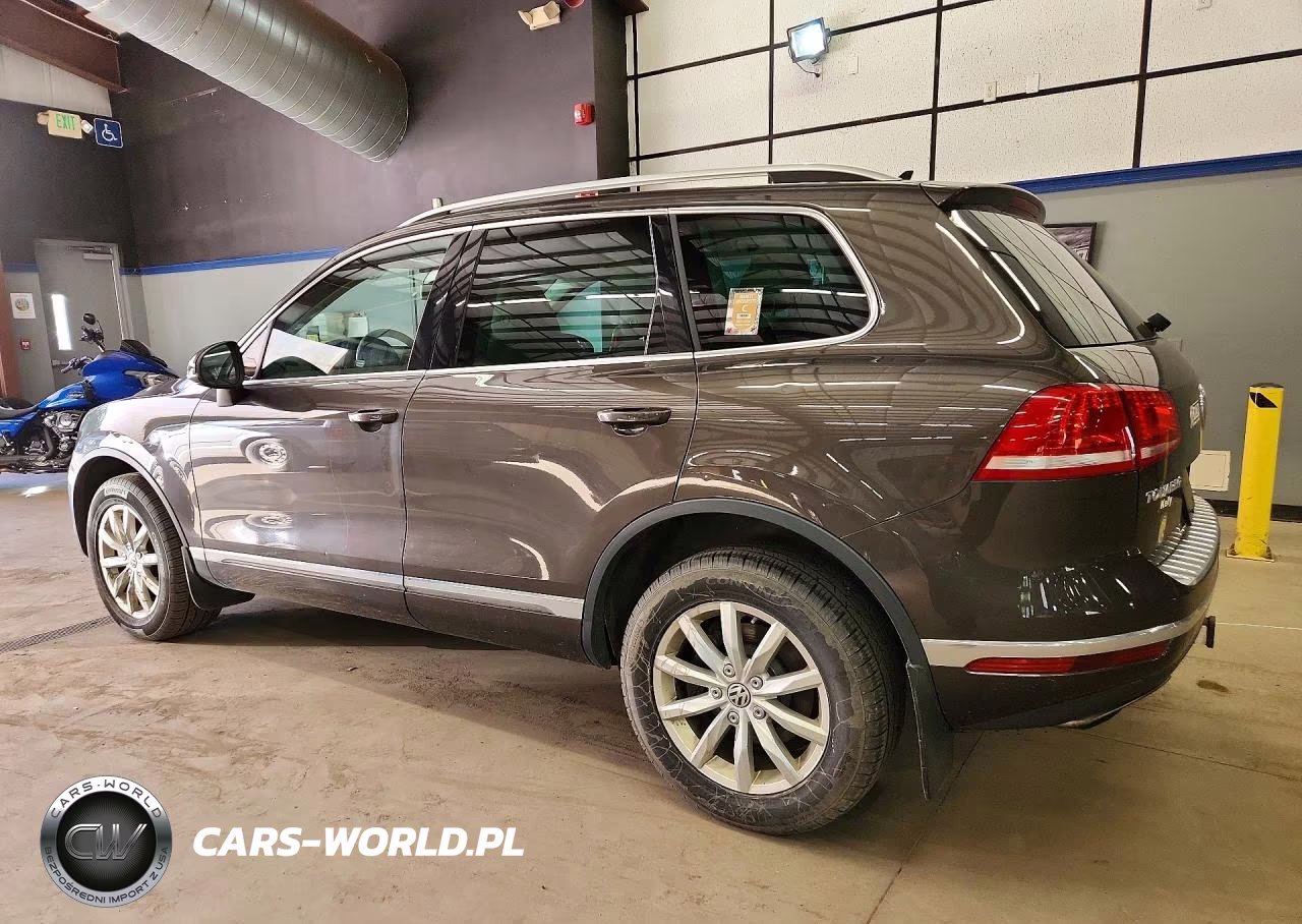2016 Volkswagen Touareg Sport VIN:WVGEF9BP9GD011628 - 2