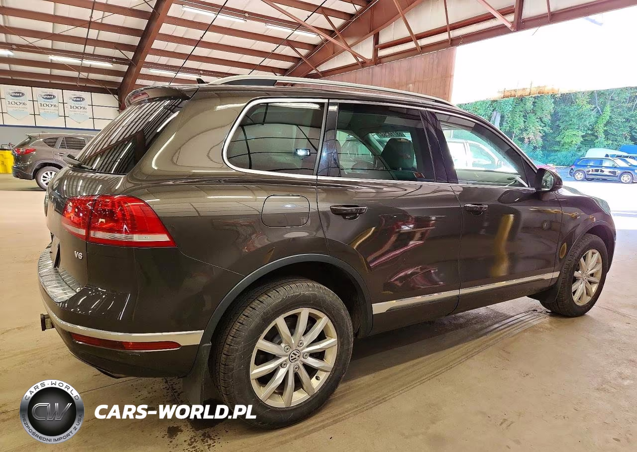 2016 Volkswagen Touareg Sport VIN:WVGEF9BP9GD011628 - 3