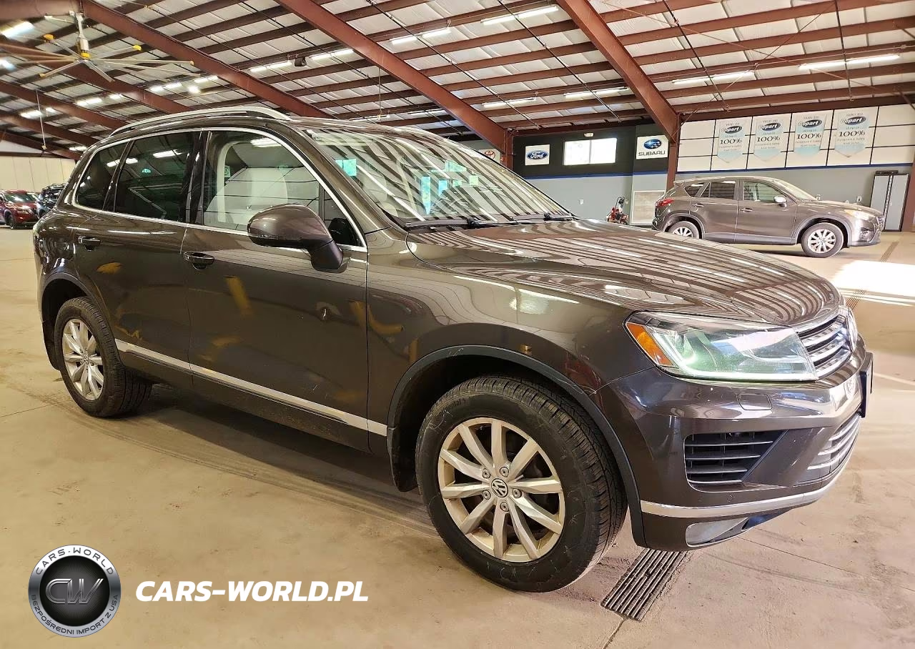 2016 Volkswagen Touareg Sport VIN:WVGEF9BP9GD011628 - 4