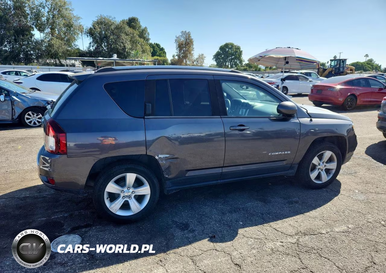 2015 Jeep Compass Latitude VIN:1C4NJCEA3FD149851 - 3