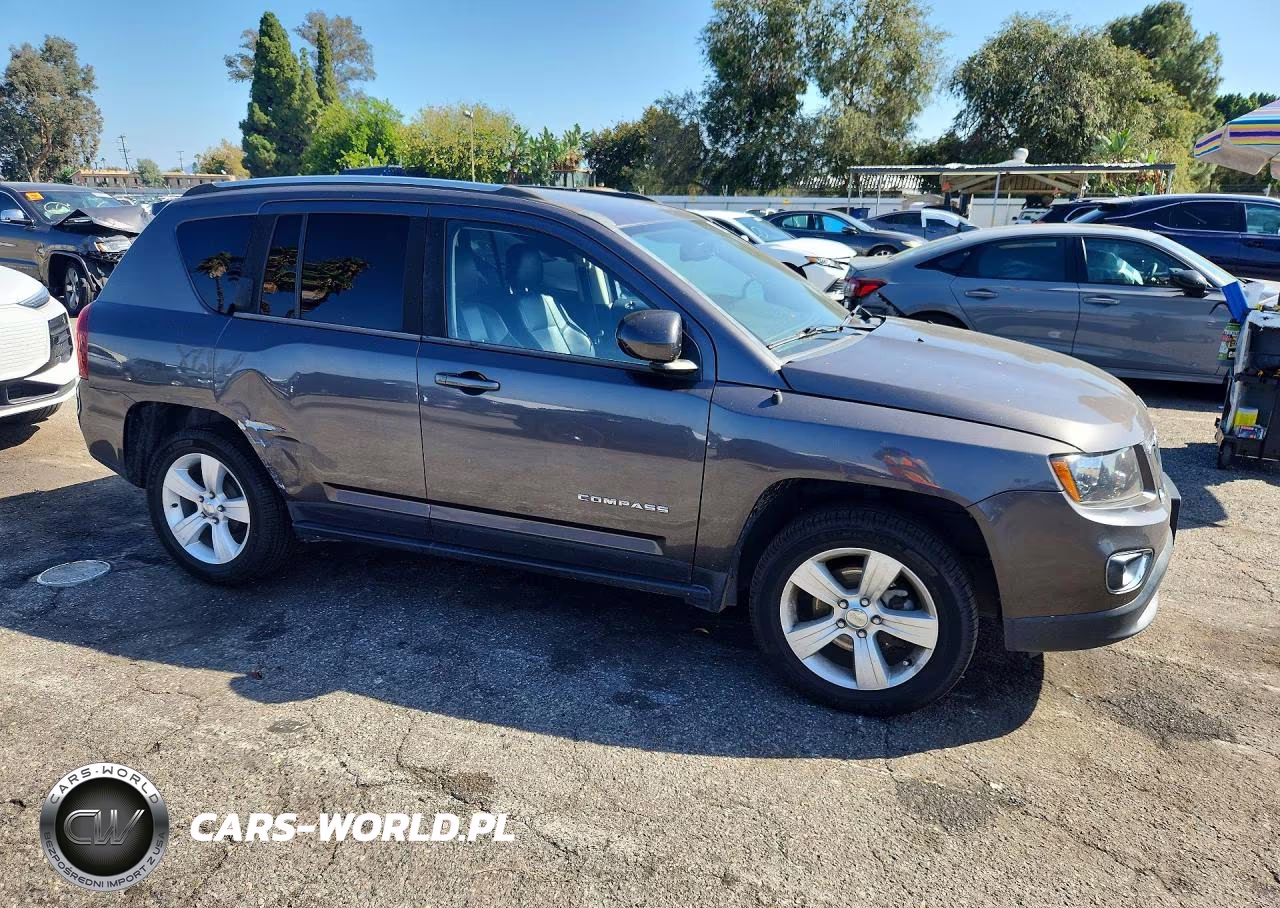 2015 Jeep Compass Latitude VIN:1C4NJCEA3FD149851 - 4