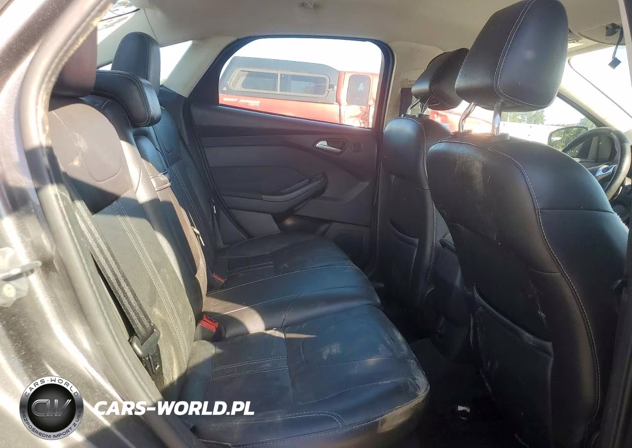 2012 Ford Focus Titanium VIN:1FAHP3J21CL365473 - 10