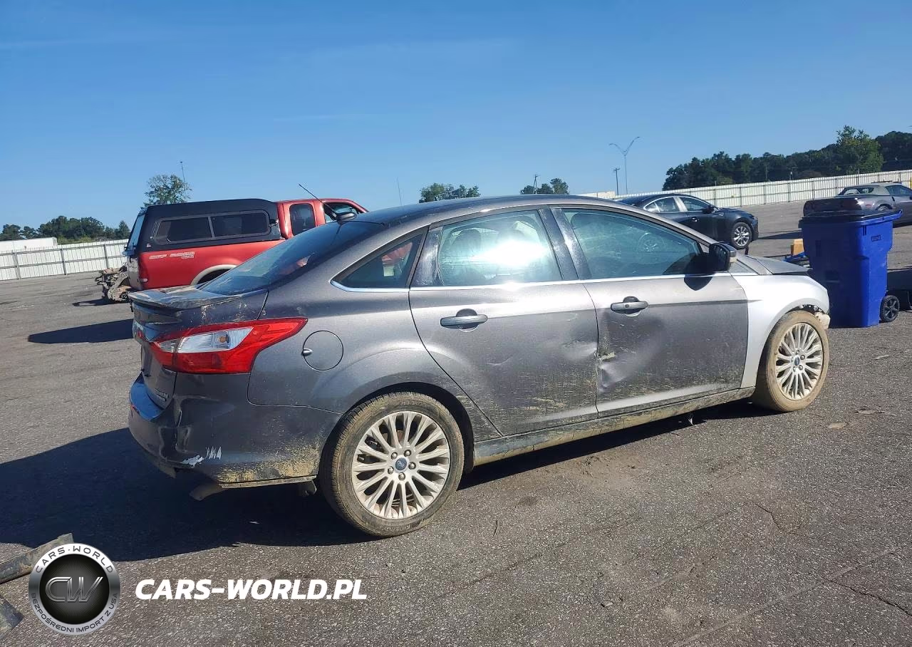 2012 Ford Focus Titanium VIN:1FAHP3J21CL365473 - 3