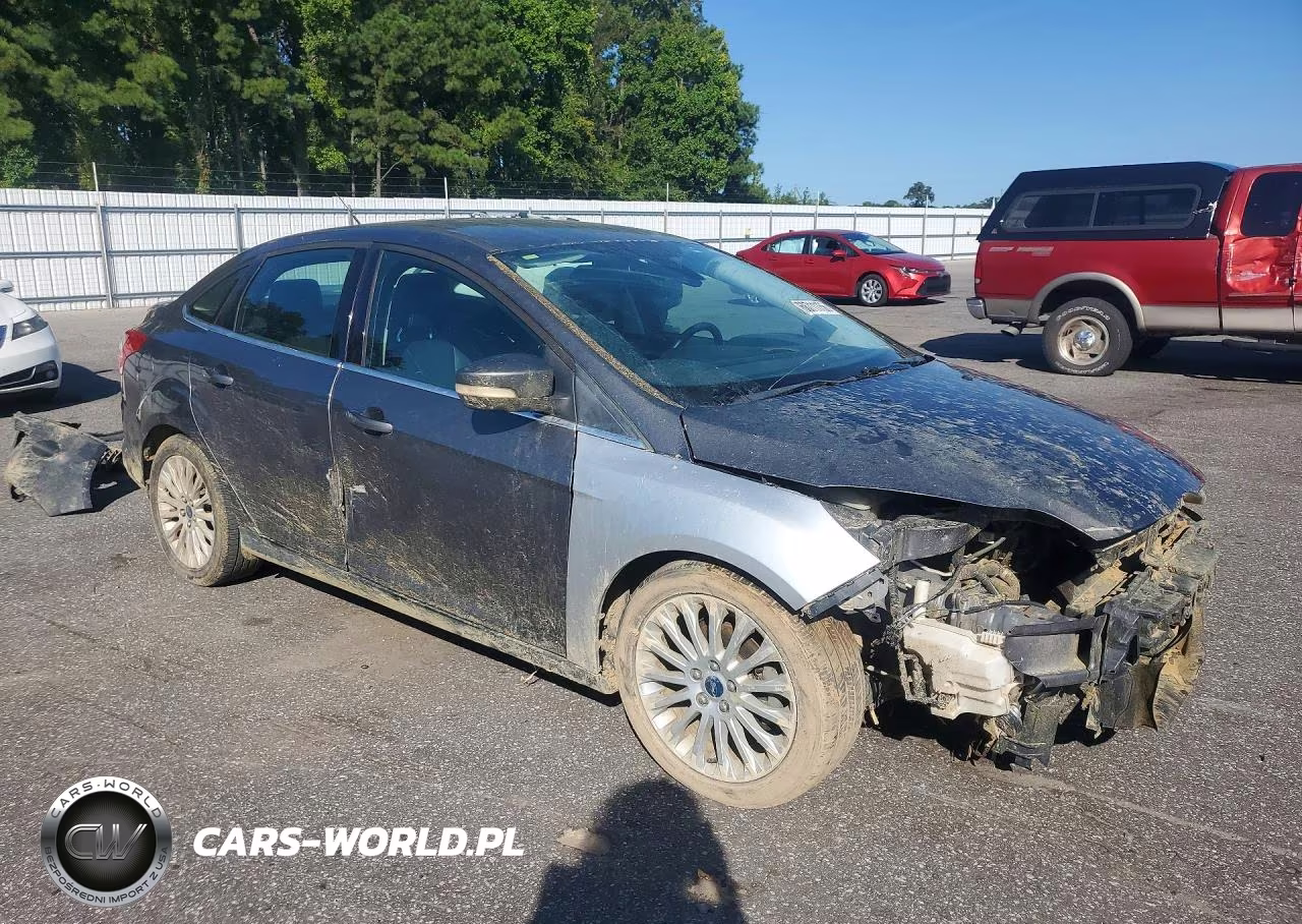 2012 Ford Focus Titanium VIN:1FAHP3J21CL365473 - 4