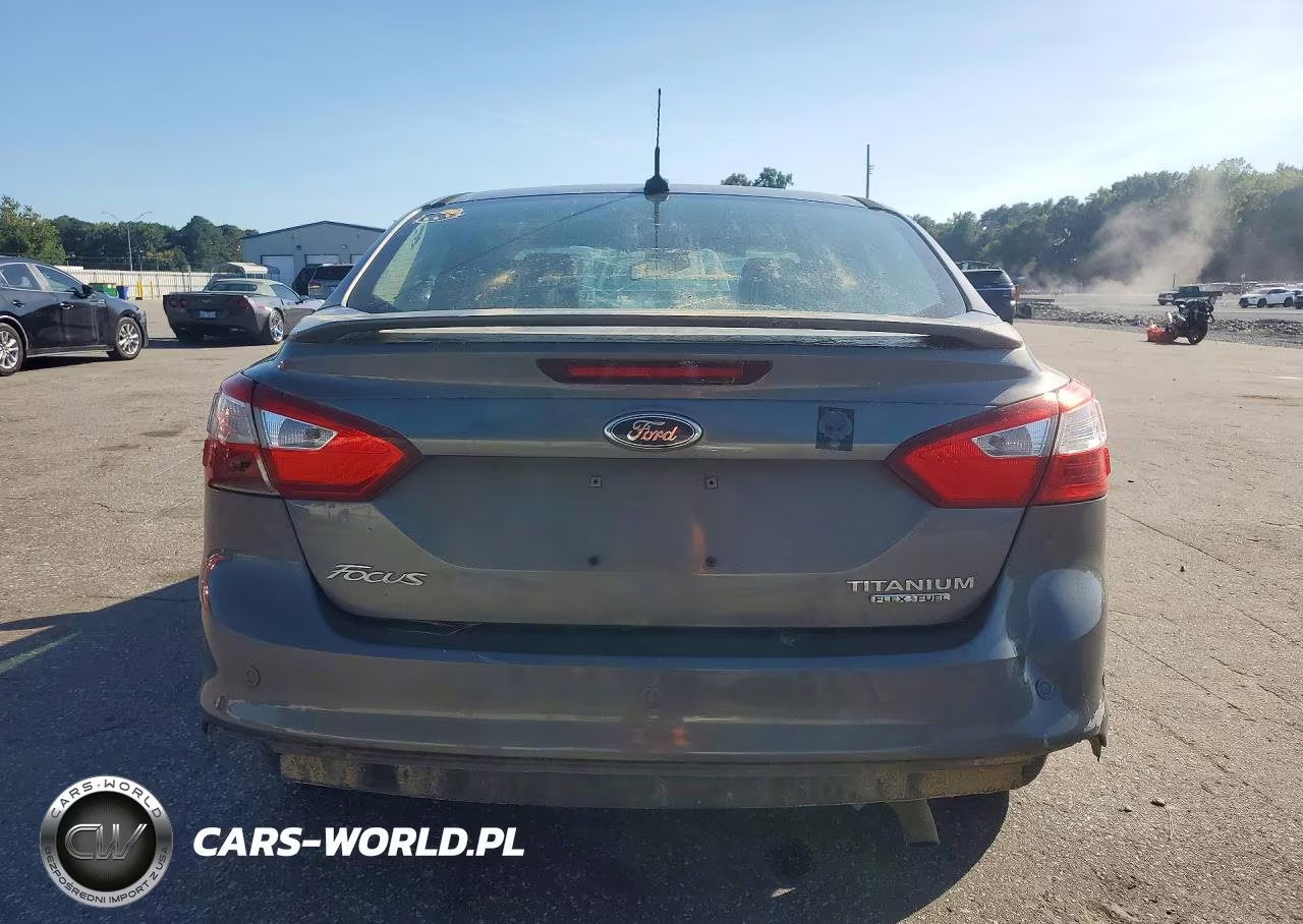 2012 Ford Focus Titanium VIN:1FAHP3J21CL365473 - 6