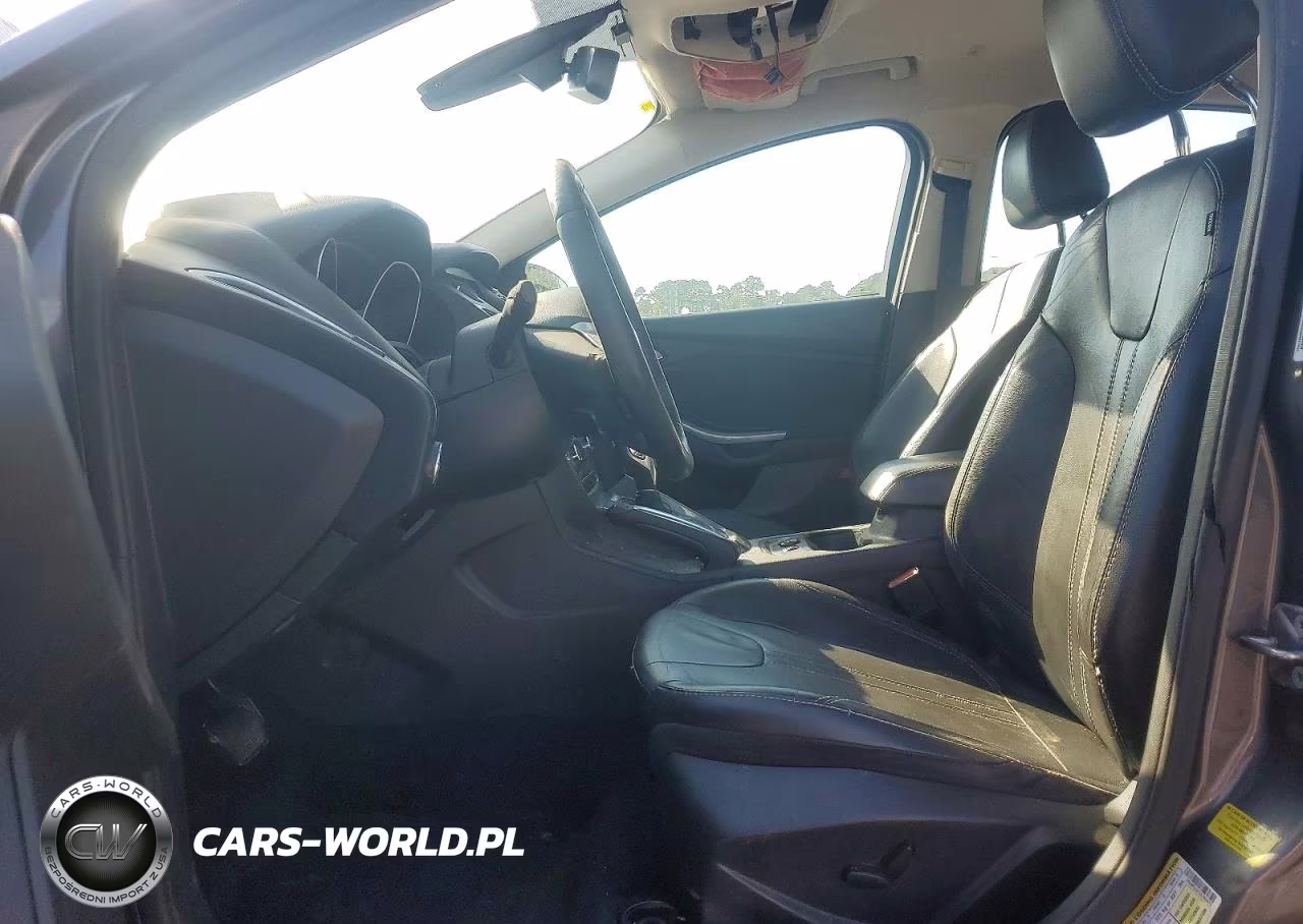 2012 Ford Focus Titanium VIN:1FAHP3J21CL365473 - 7
