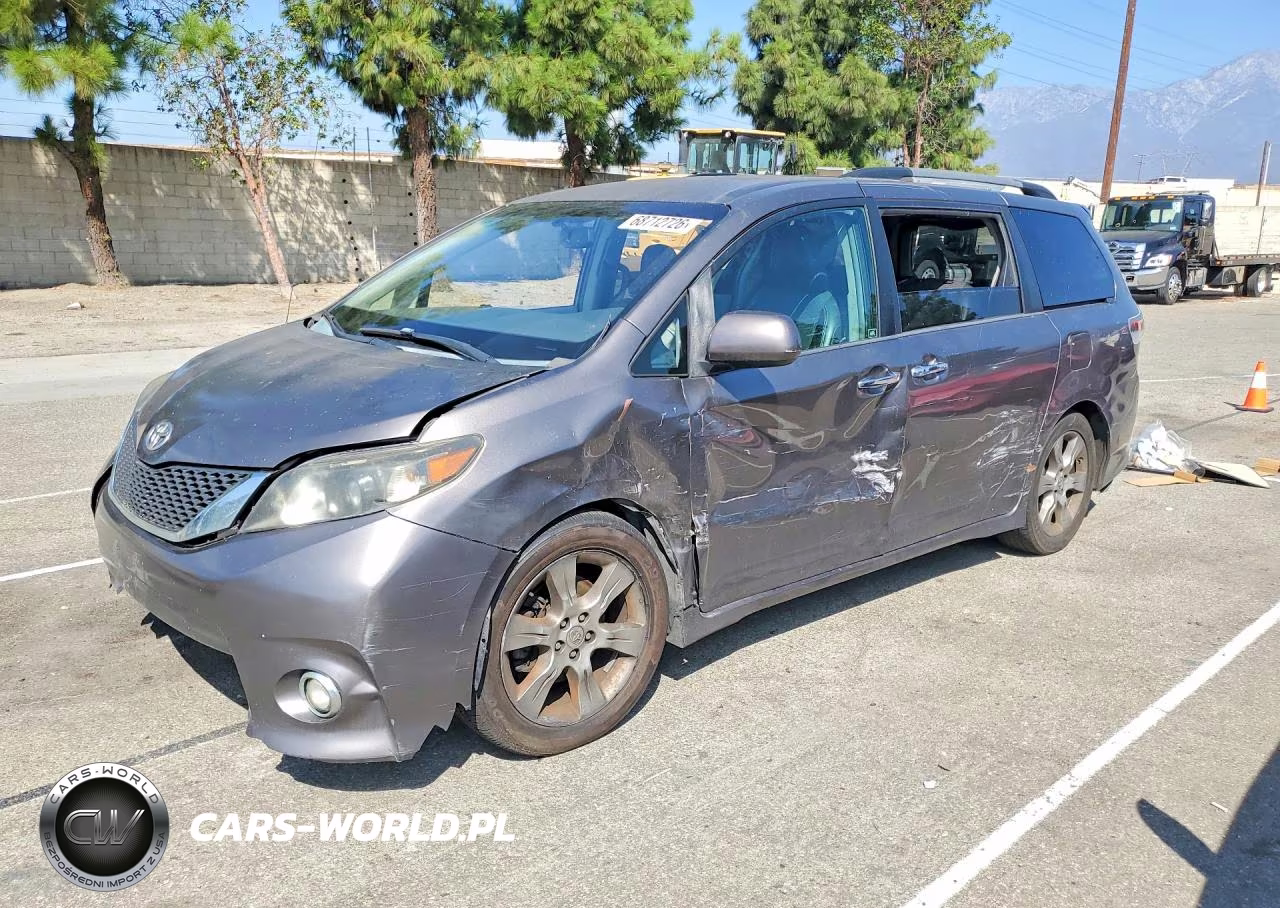 2014 Toyota Sienna Sport