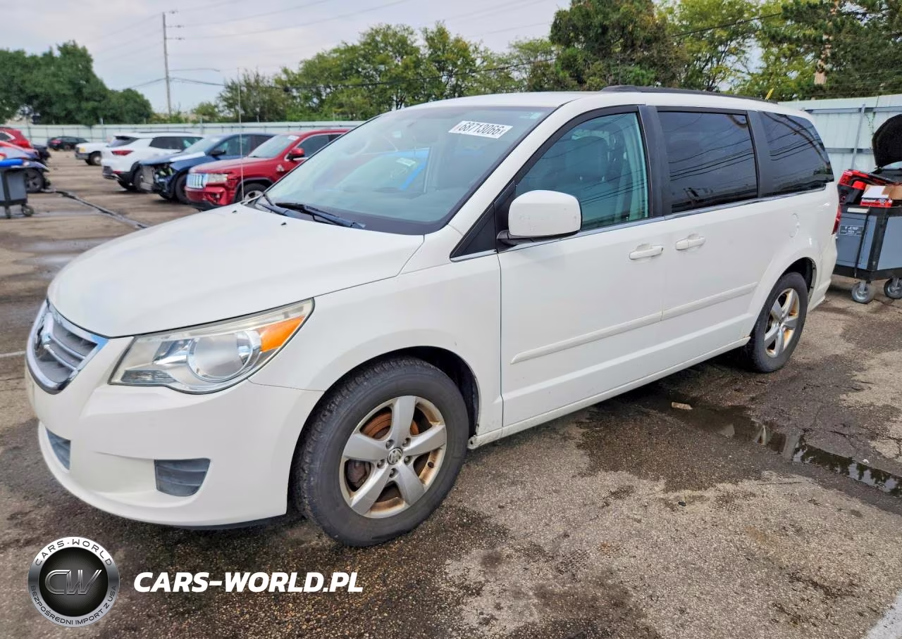 2011 Volkswagen Routan Se