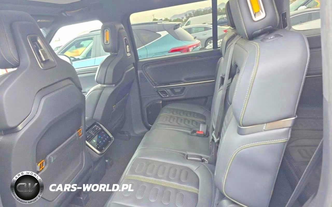 2023 Rivian R1S Adventure VIN:7PDSGABA4PN019950 - 6