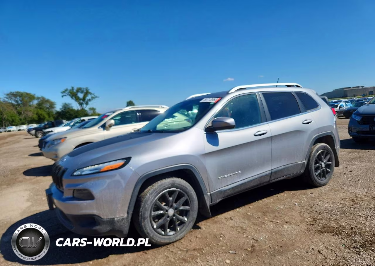 2015 Jeep Cherokee Latitude VIN:1C4PJLCS7FW537044 - 1