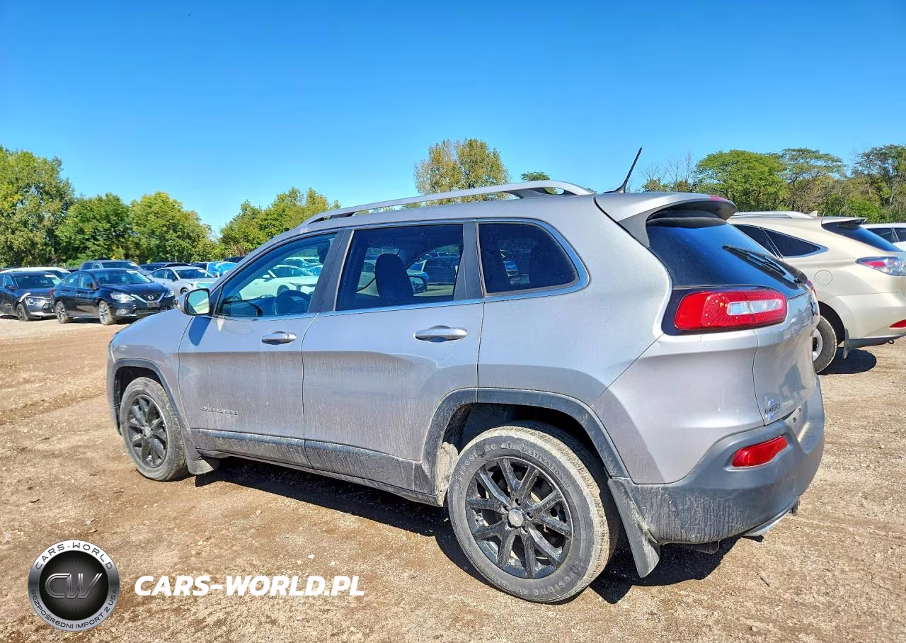 2015 Jeep Cherokee Latitude VIN:1C4PJLCS7FW537044 - 2