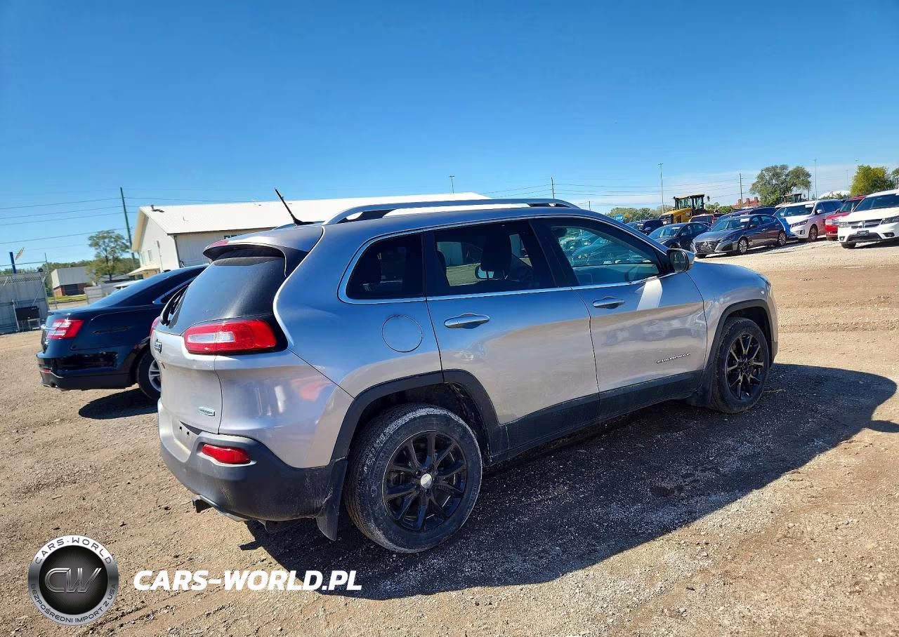 2015 Jeep Cherokee Latitude VIN:1C4PJLCS7FW537044 - 3