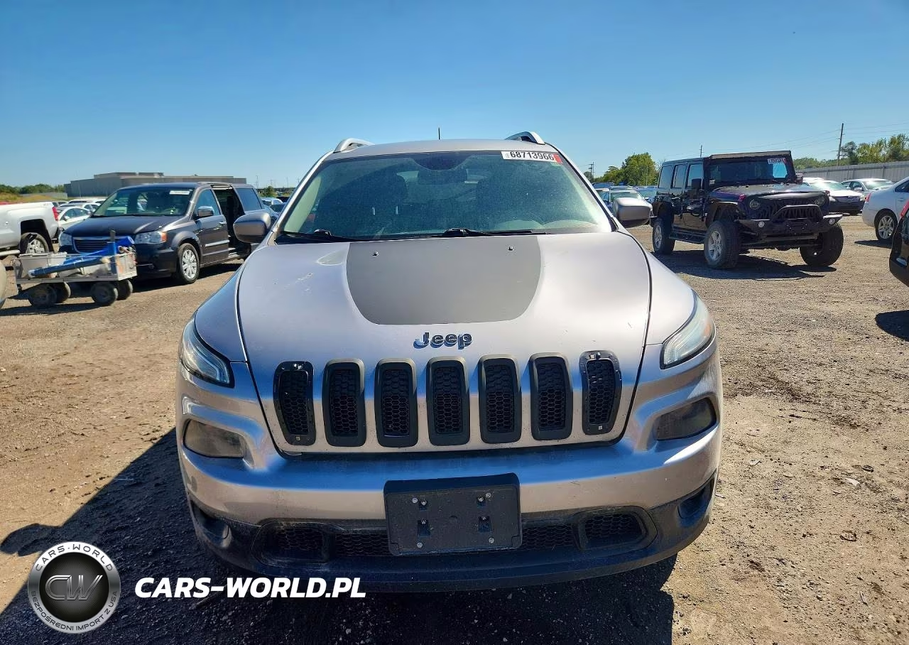 2015 Jeep Cherokee Latitude VIN:1C4PJLCS7FW537044 - 5