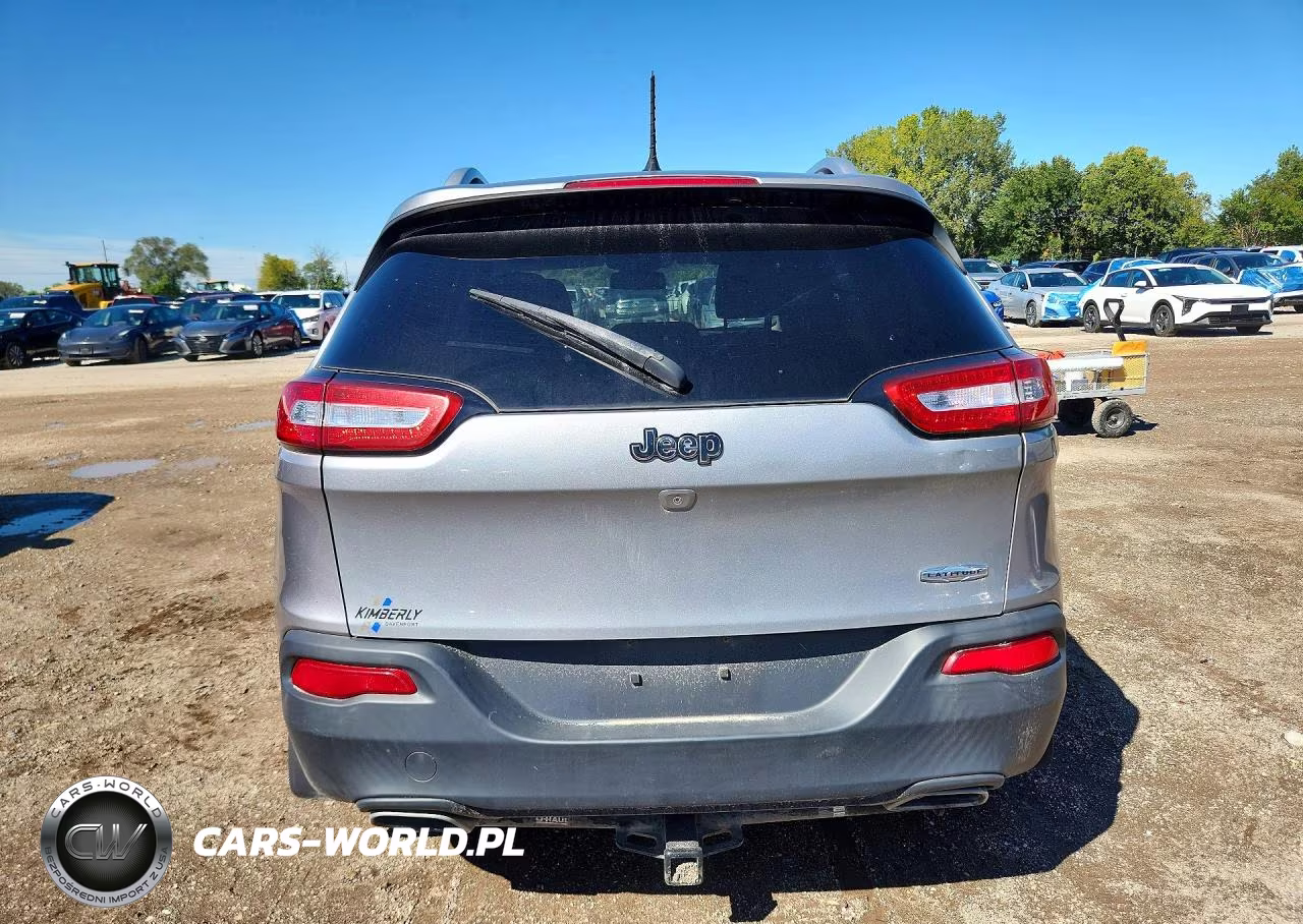 2015 Jeep Cherokee Latitude VIN:1C4PJLCS7FW537044 - 6